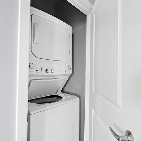 Furnished Apartments Near Encore Everett Room photo