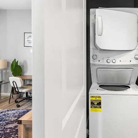 Furnished Apartments Near Encore Everett Room photo