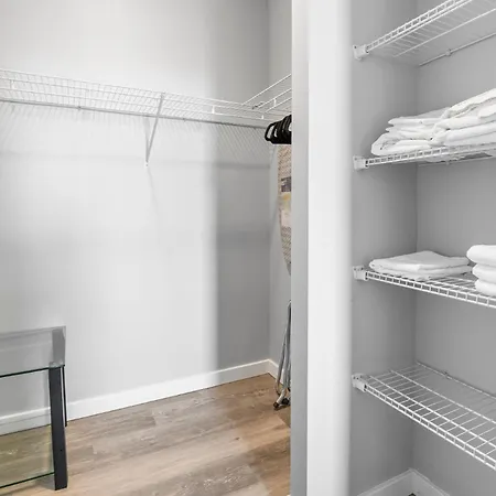 Furnished Apartments Near Encore Everett Room photo