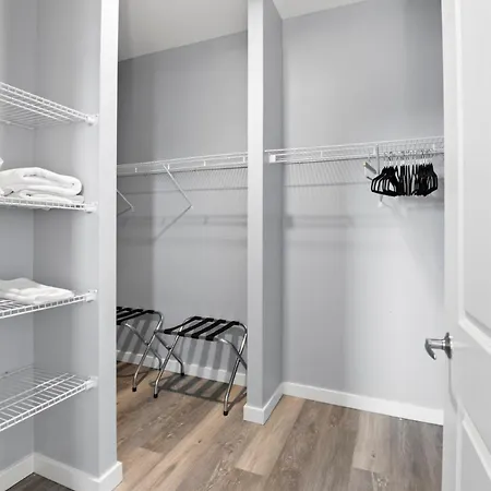 Furnished Apartments Near Encore Everett Room photo