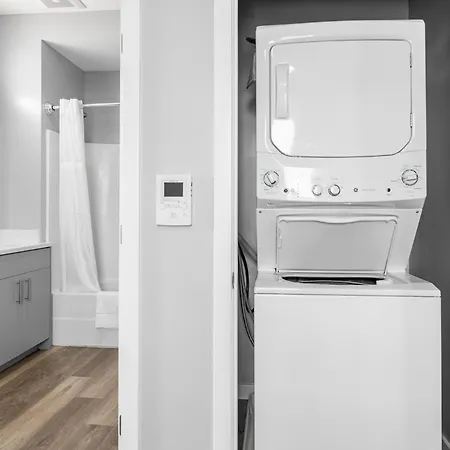 Furnished Apartments Near Encore Everett Room photo