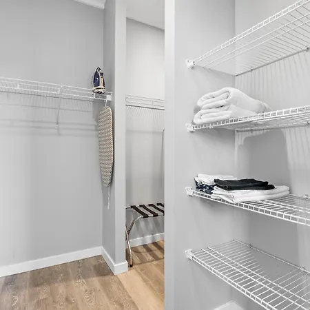 Furnished Apartments Near Encore Everett Room photo