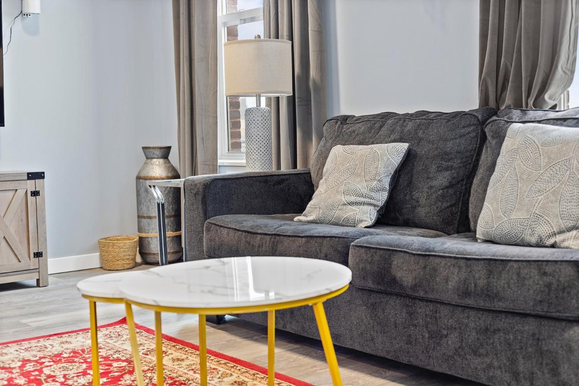 Furnished Near Encore Apartment *