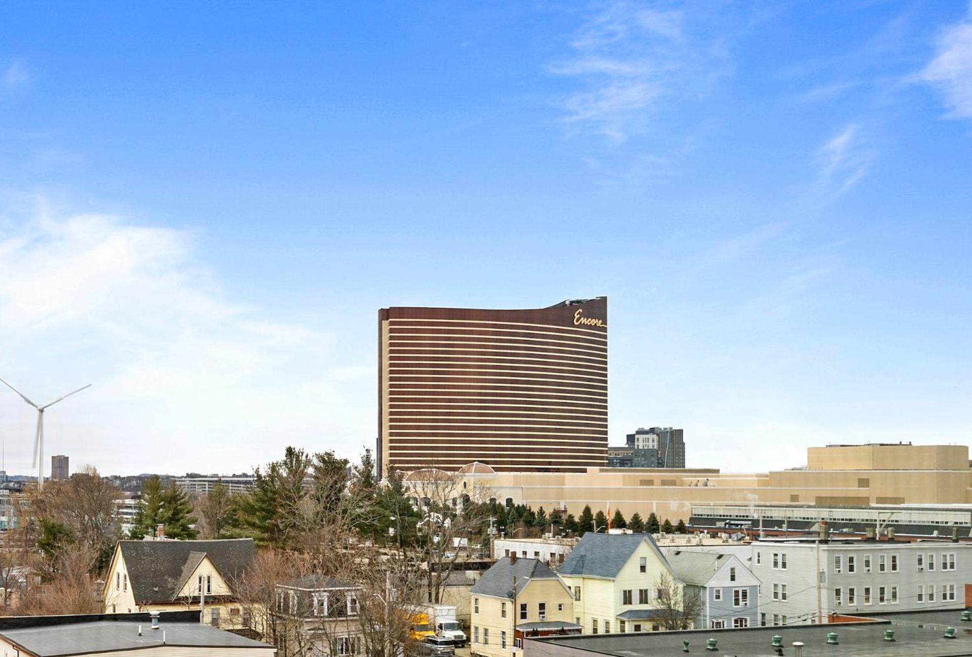 Apartment Furnished Near Encore *