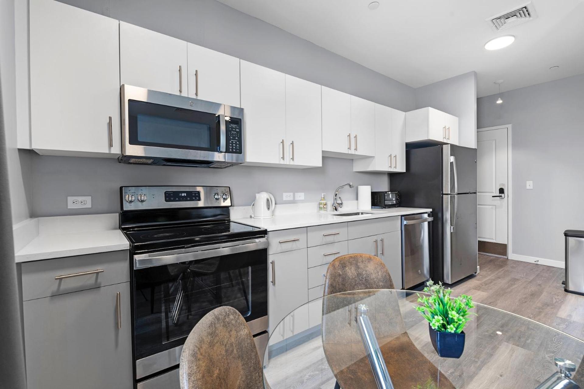 Furnished Near Encore Apartment *