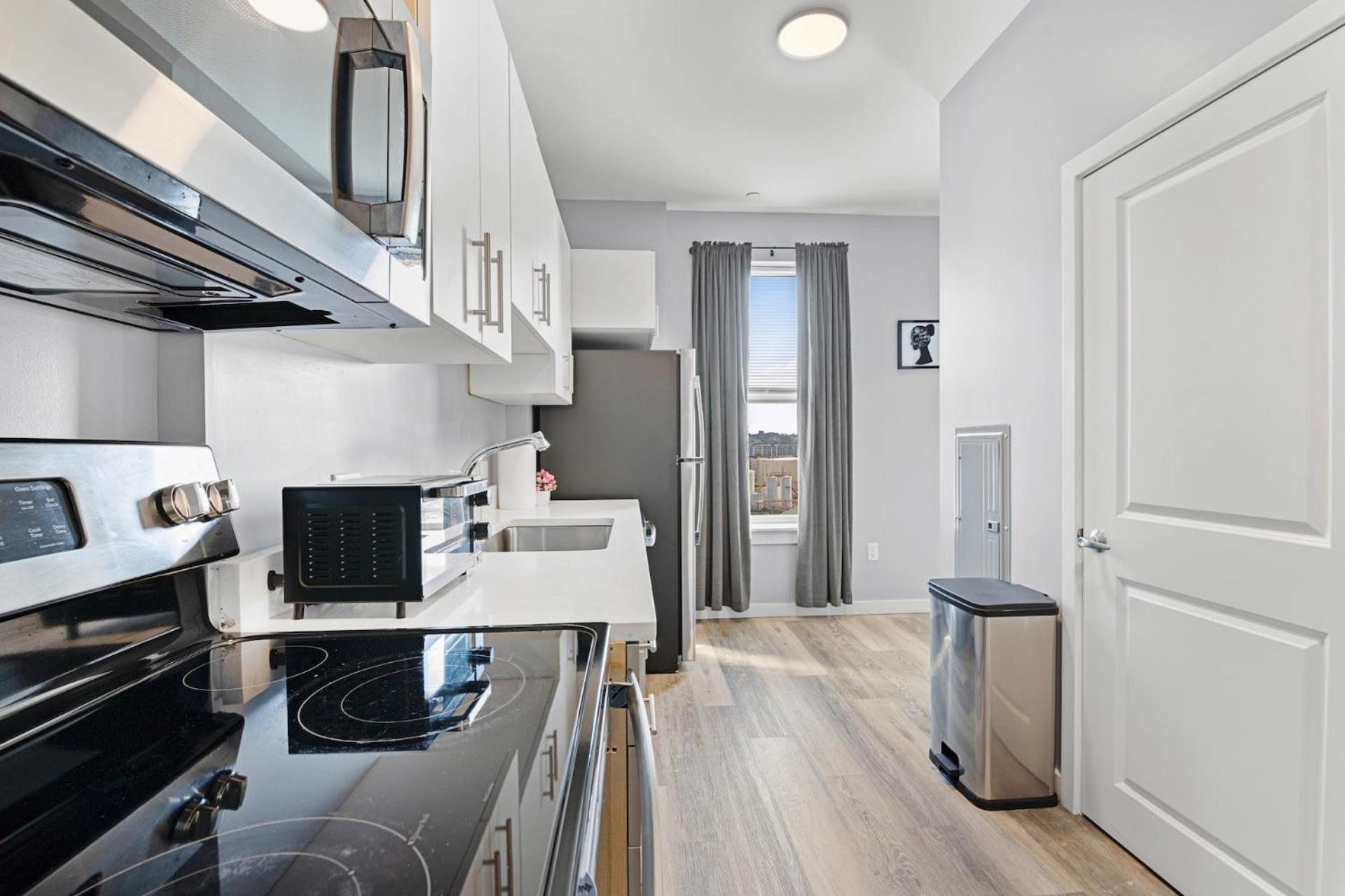 Furnished Near Encore Apartment *